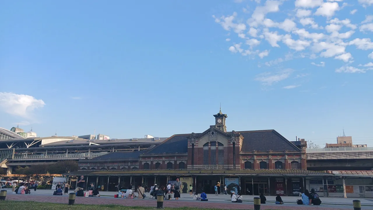 20250302 170026 Taichung station and blue sky