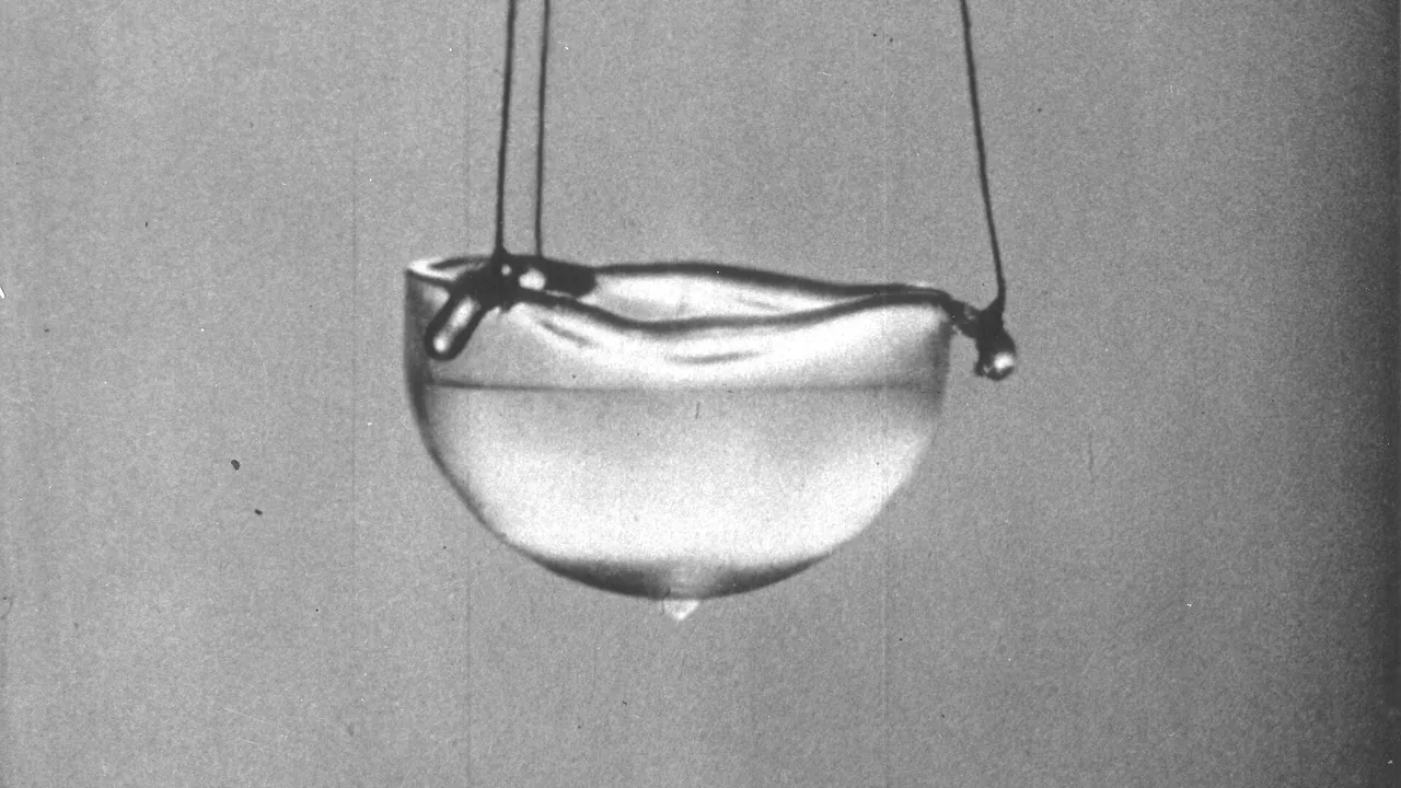 Liquid helium Rollin film