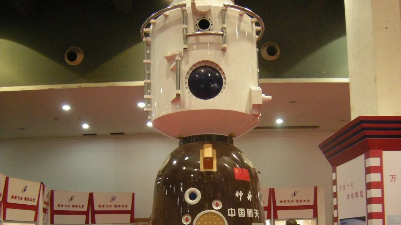 Shenzhou 7 spacecraft model