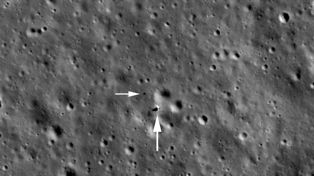 Chang'e 4 Lander- A Closer Look (01 m1303619844lr closC5A1C)