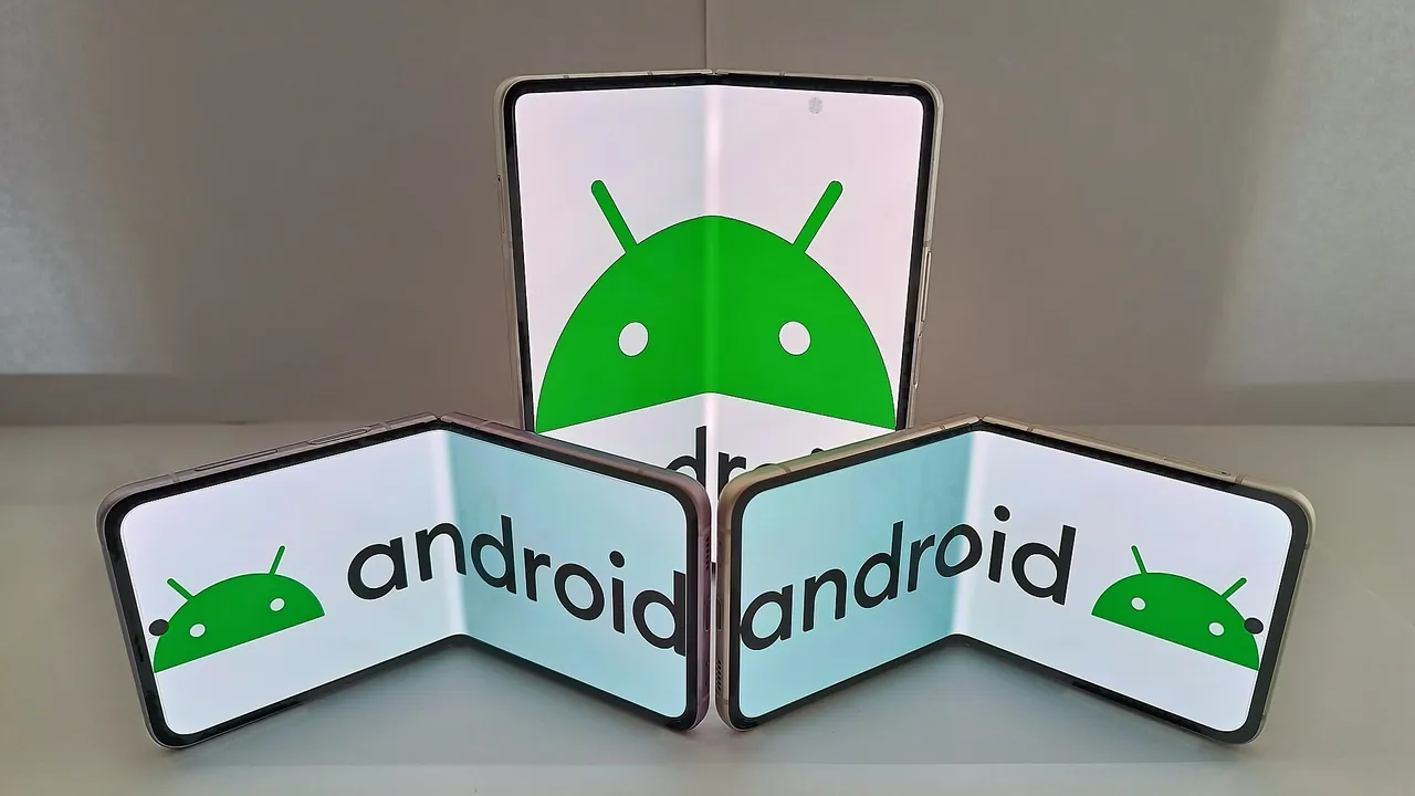 Android Foldable Smartphone