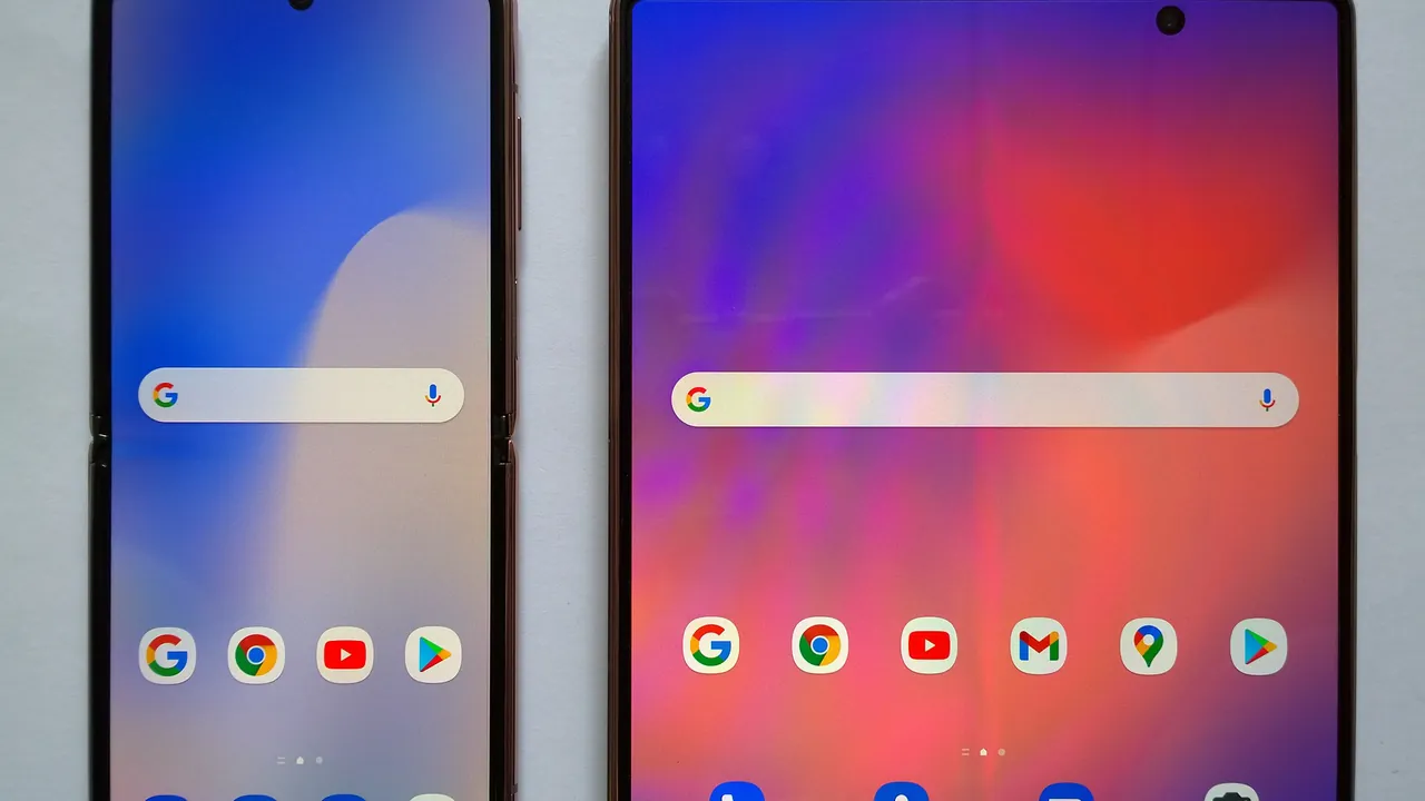 Android foldable smartphone