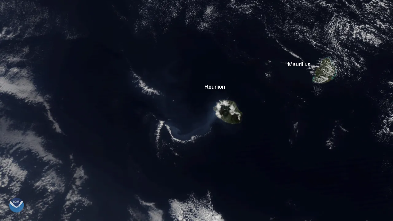 Volcanic Ash Plume on Island Off Madagascar Seen by NOAA-20 (NESDIS 2019-08-16)