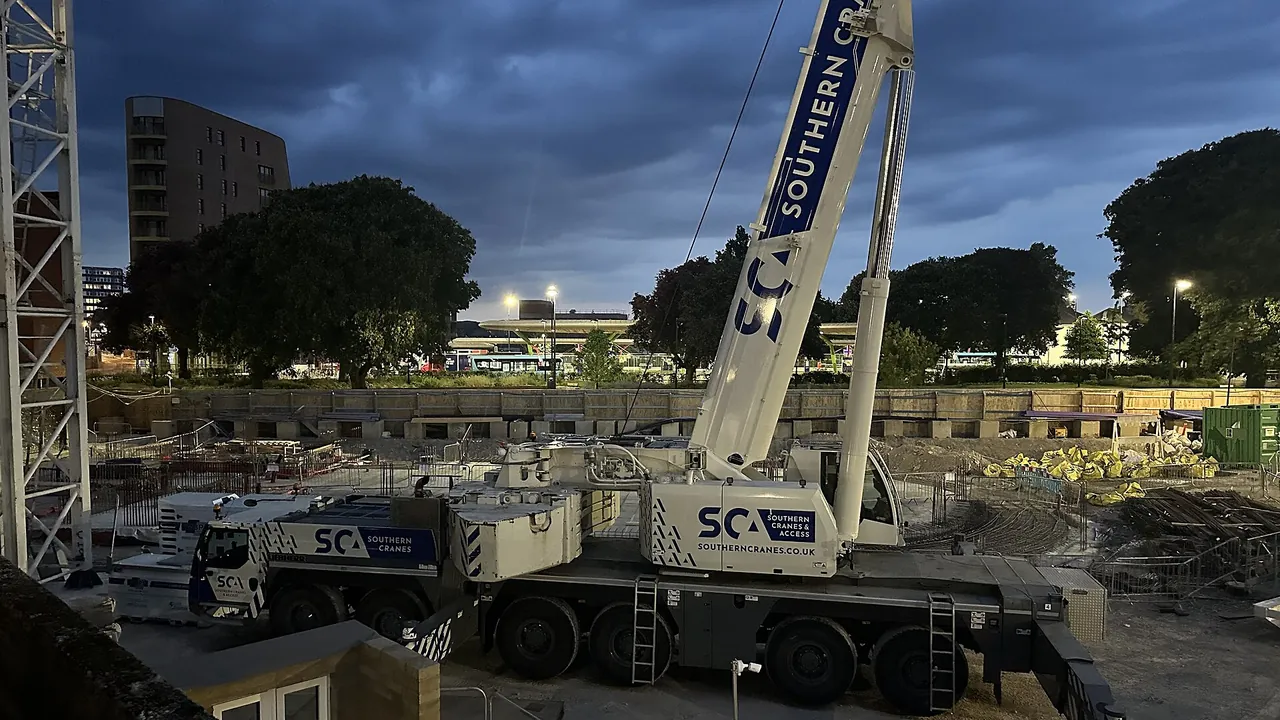 Southern Cranes Liebherr mobile crane within the Mountbatten House construction site at Chatham Waterfront (3)