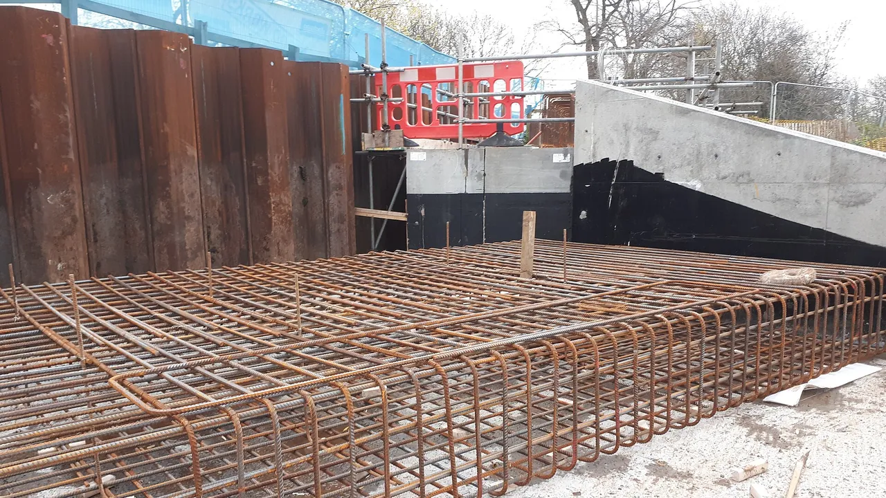 Retaining Wall Construction - Leicester - geograph.org.uk - 8013728