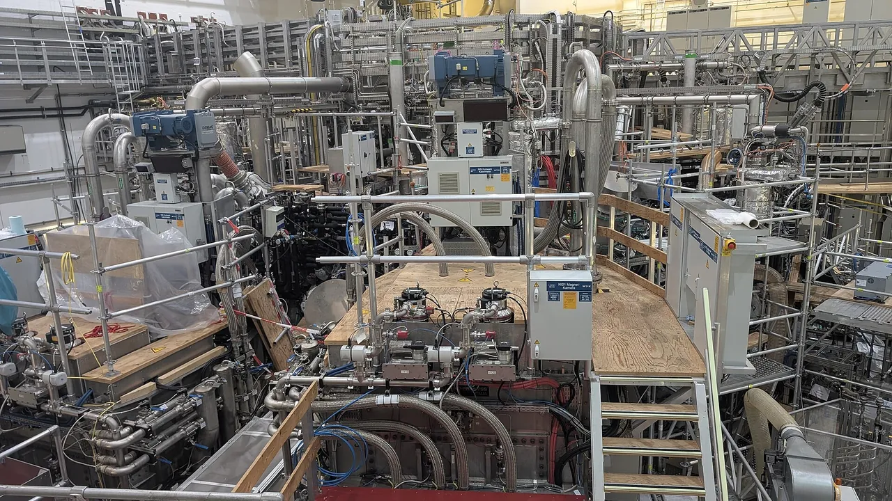 Experimental hall of the Wendelstein 7-X stellarator at IPP Greifswald 01