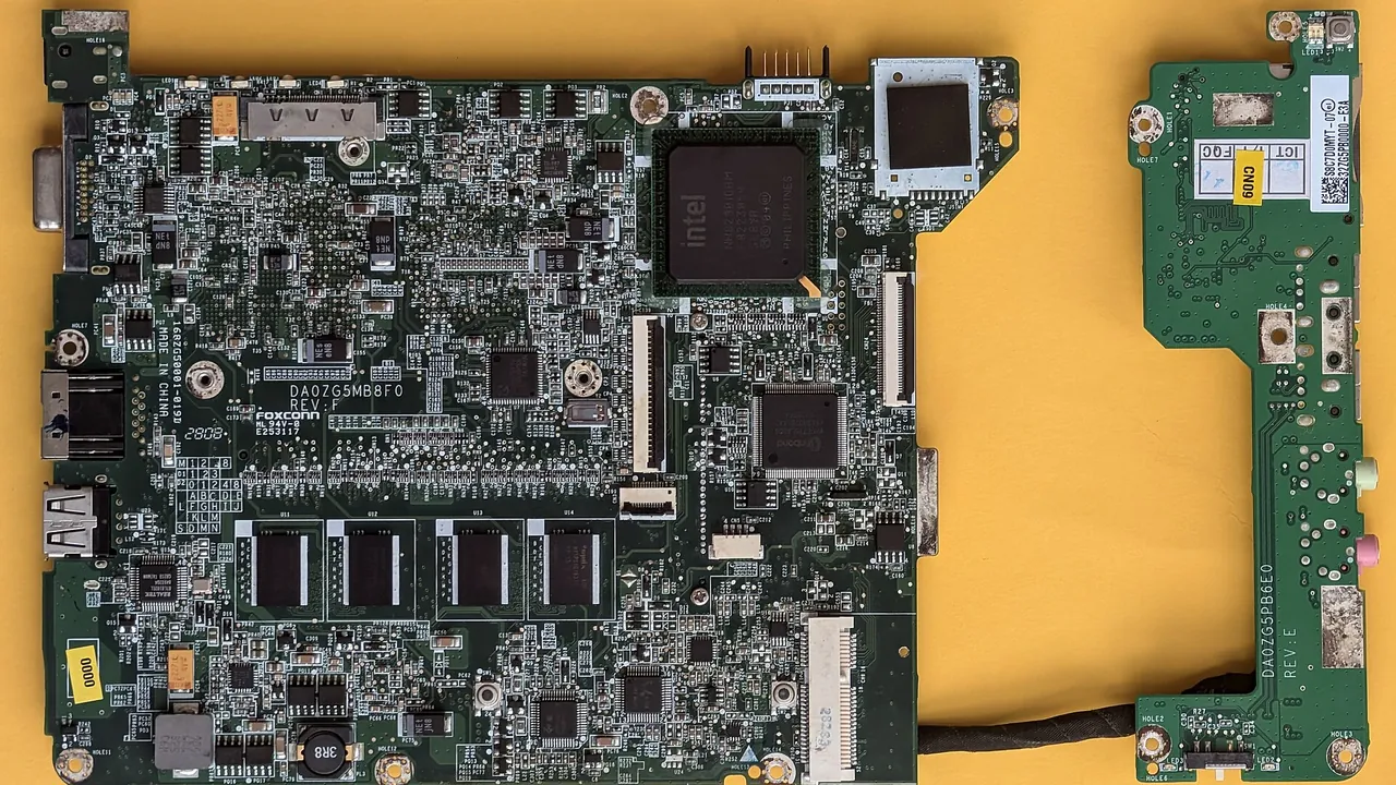 Acer Aspire One ZG5 motherboard DA0ZG5MB8F0 - top view