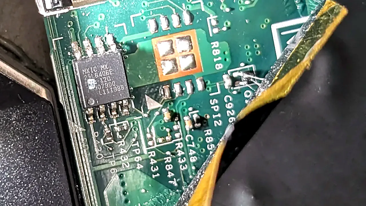 BIOS chip MXIC 25L6406E on a ThinkPad X220 motherboard (FRU 04W3286)